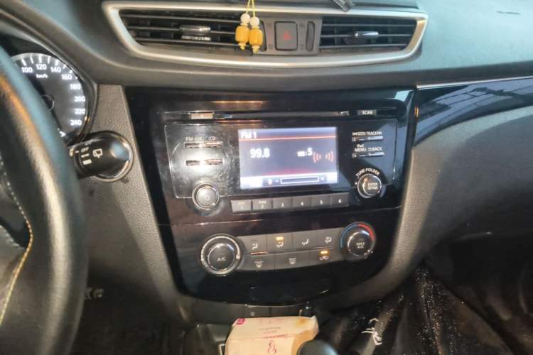 Used Nissan Qashqai 2016 2.0L CVT Luxury Edition Audio And AC Panel