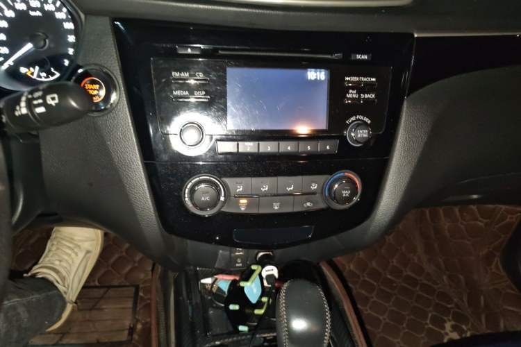 Used Nissan Qashqai 2016 2.0L CVT Luxury Edition Audio And AC Panel