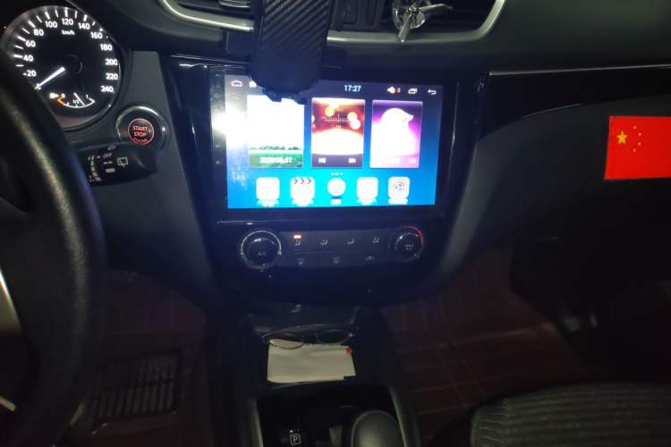 Used Nissan Qashqai 2016 2.0L CVT Luxury Edition Audio And AC Panel