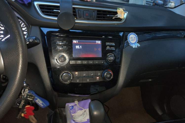Used Nissan Qashqai 2016 2.0L CVT Elite Edition Audio And AC Panel
