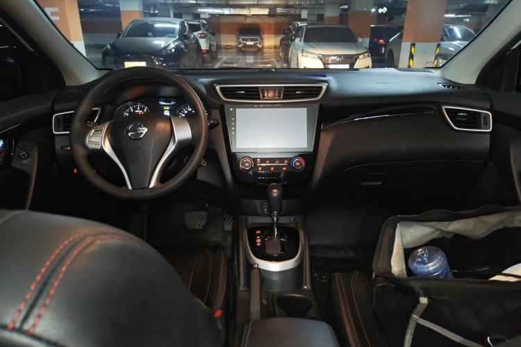 Used Nissan Qashqai 2016 2.0L CVT Elite Edition Center Console