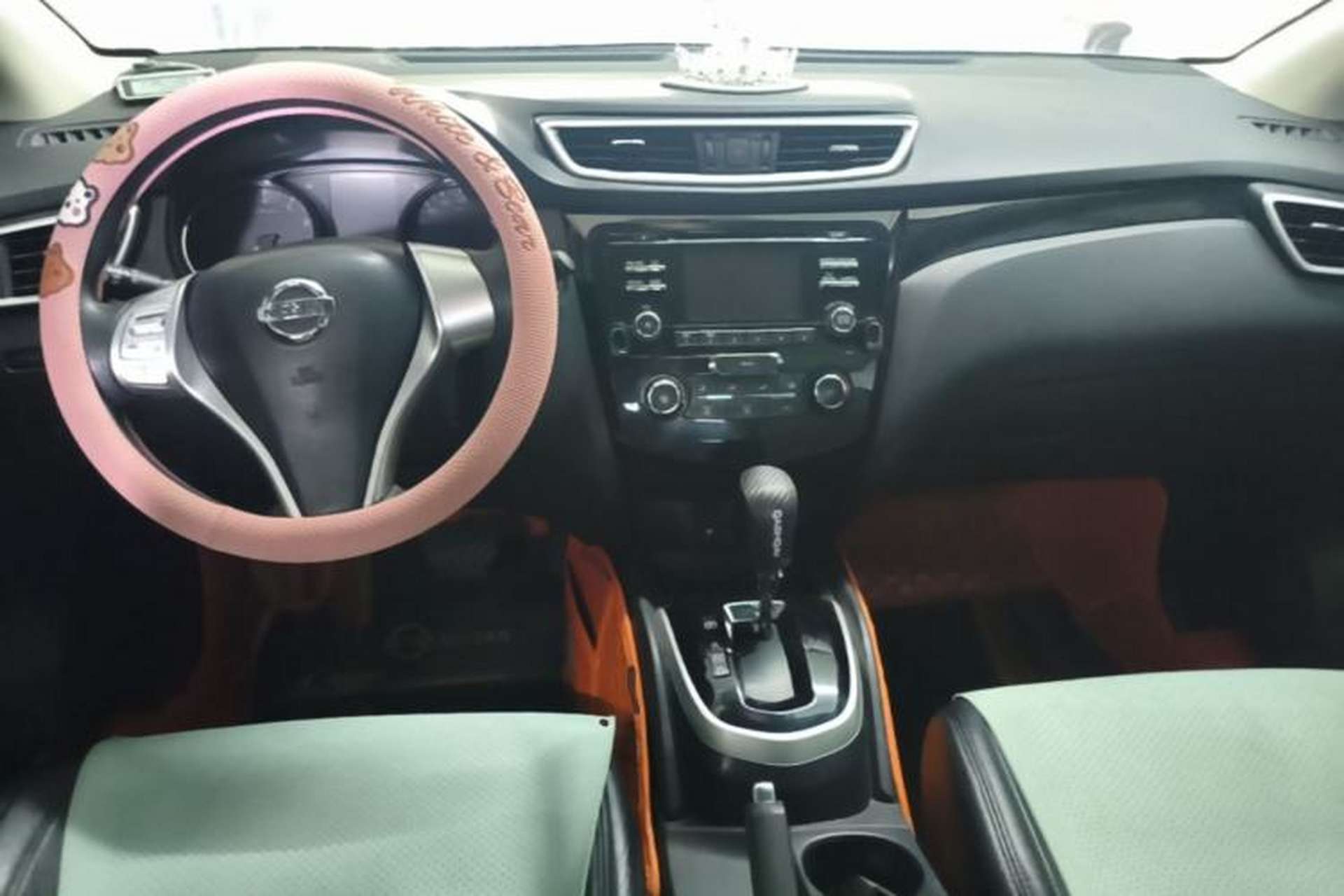 Used Nissan Qashqai 2016 2.0L CVT Elite Edition Center Console