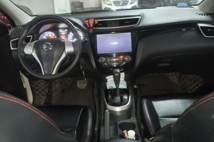 Used Nissan Qashqai 2016 2.0L CVT Elite Edition Center Console