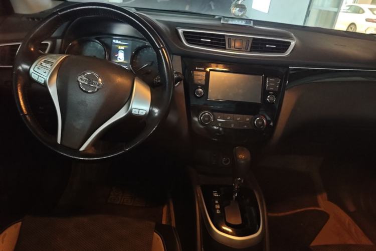 Used Nissan Qashqai 2016 2.0L CVT Luxury Edition Center Console