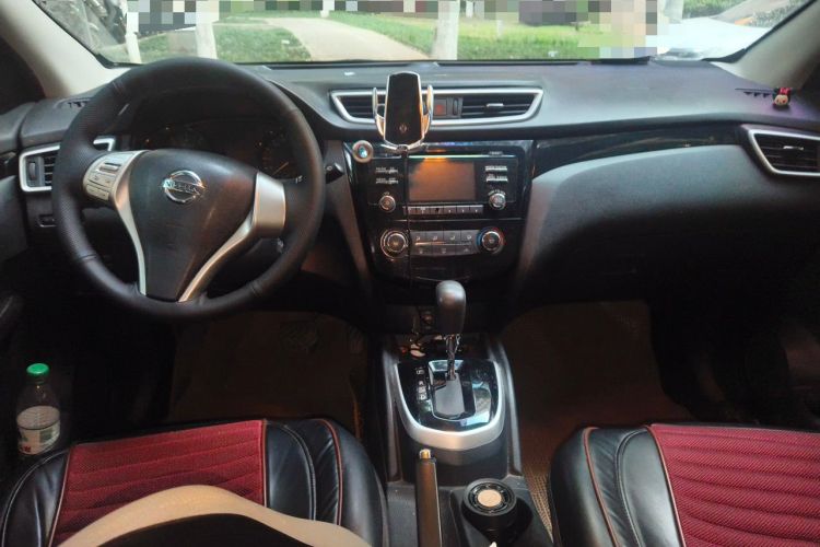 Used Nissan Qashqai 2016 2.0L CVT Elite Edition Center Console