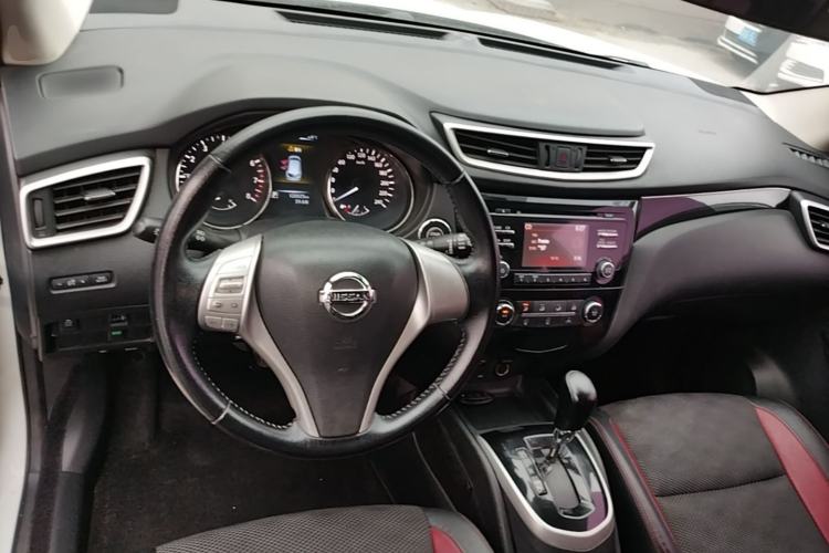 Used Nissan Qashqai 2016 2.0L CVT Luxury Edition Center Console