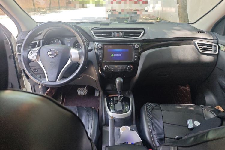 Used Nissan Qashqai 2016 2.0L CVT Elite Edition Center Console