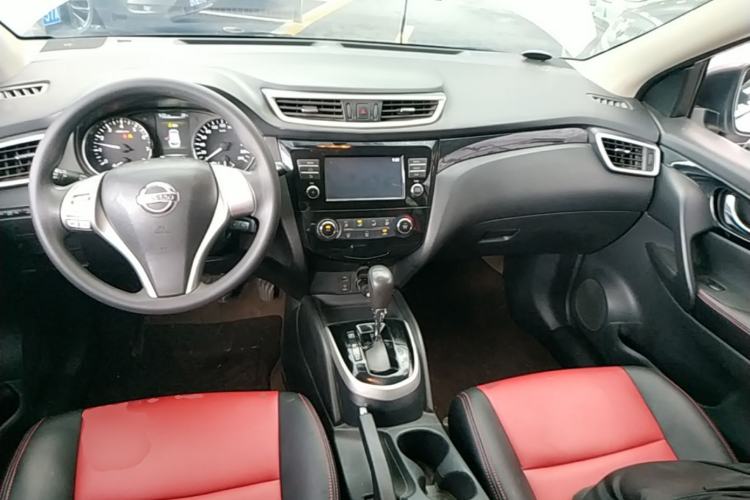 Used Nissan Qashqai 2016 2.0L CVT Elite Edition Center Console