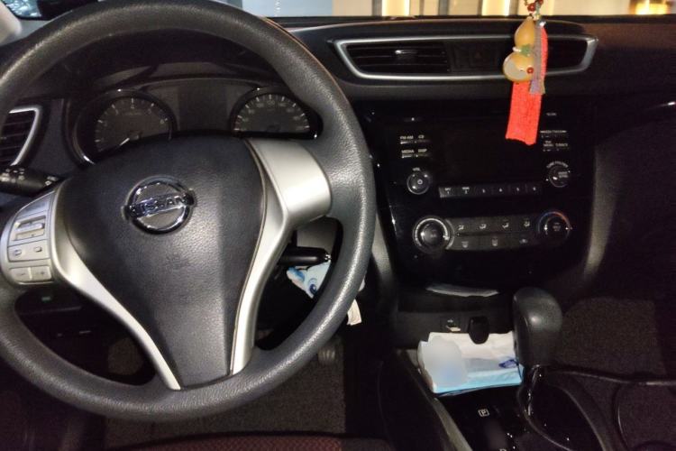 Used Nissan Qashqai 2016 2.0L CVT Elite Edition Center Console