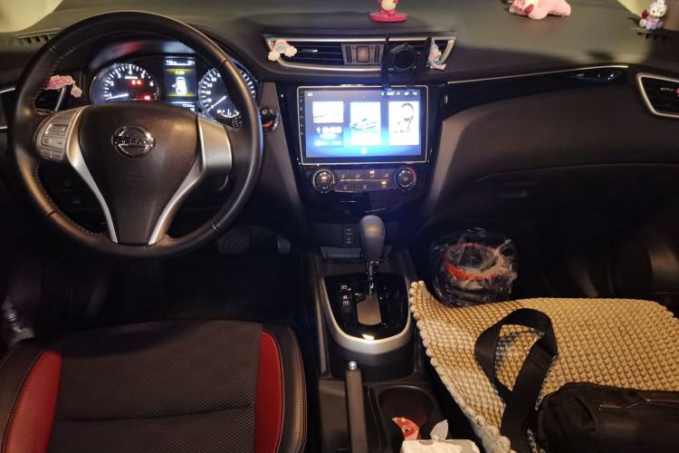 Used Nissan Qashqai 2016 2.0L CVT Luxury Edition Center Console