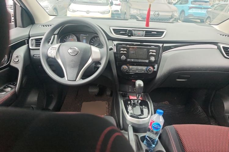 Used Nissan Qashqai 2016 2.0L CVT Elite Edition Center Console
