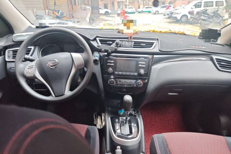 Used Nissan Qashqai 2016 2.0L CVT Elite Edition Center Console