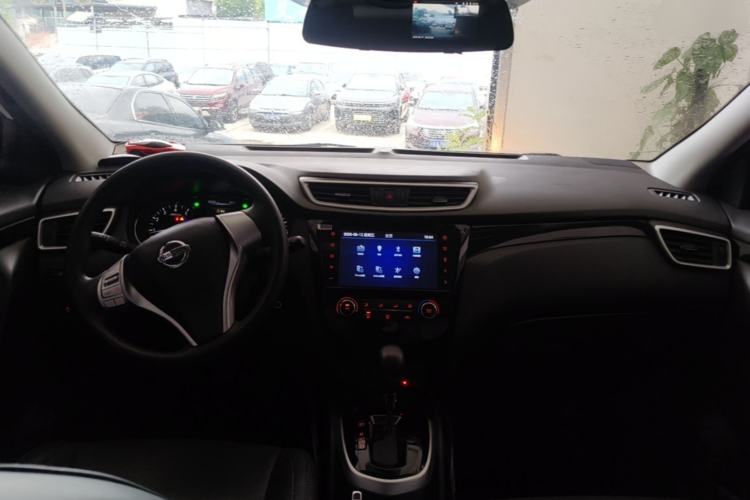 Used Nissan Qashqai 2016 2.0L CVT Elite Edition Center Console