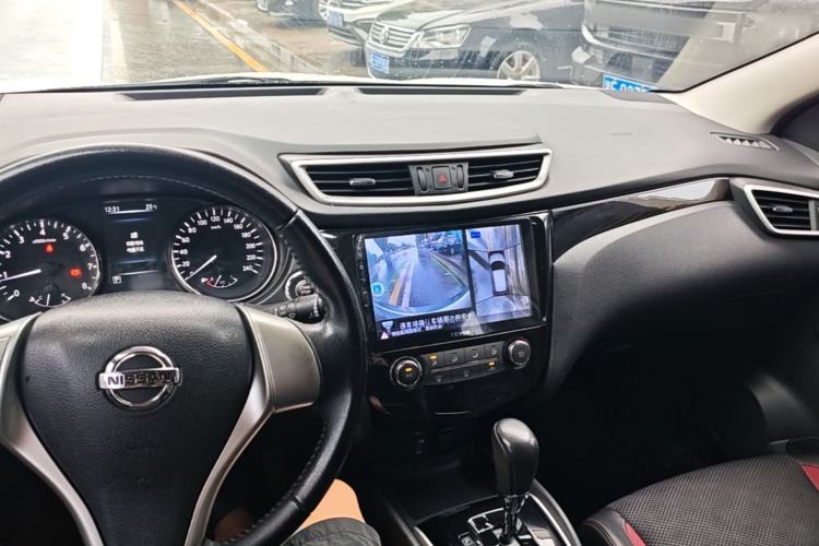 Used Nissan Qashqai 2016 2.0L CVT Luxury Edition Center Console