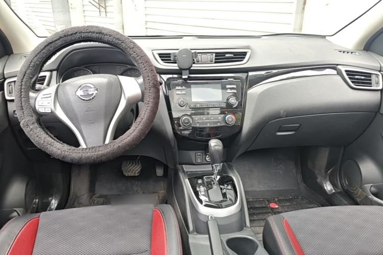 Used Nissan Qashqai 2016 2.0L CVT Luxury Edition Center Console