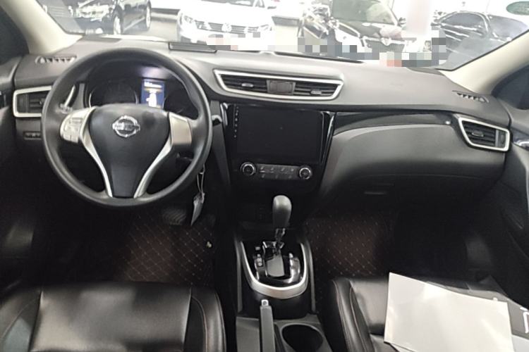 Used Nissan Qashqai 2016 2.0L CVT Elite Edition Center Console