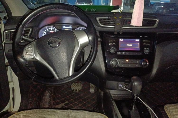 Used Nissan Qashqai 2016 2.0L CVT Luxury Edition Center Console