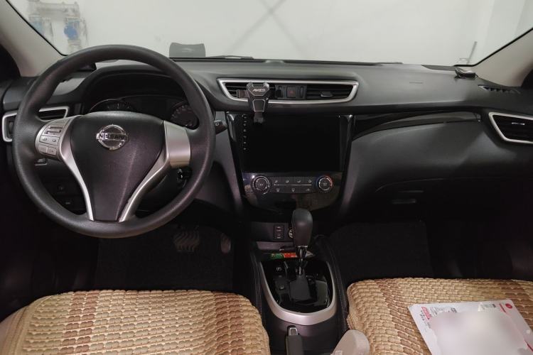 Used Nissan Qashqai 2016 2.0L CVT Elite Edition Center Console
