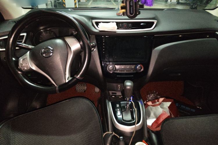 Used Nissan Qashqai 2016 2.0L CVT Luxury Edition Center Console