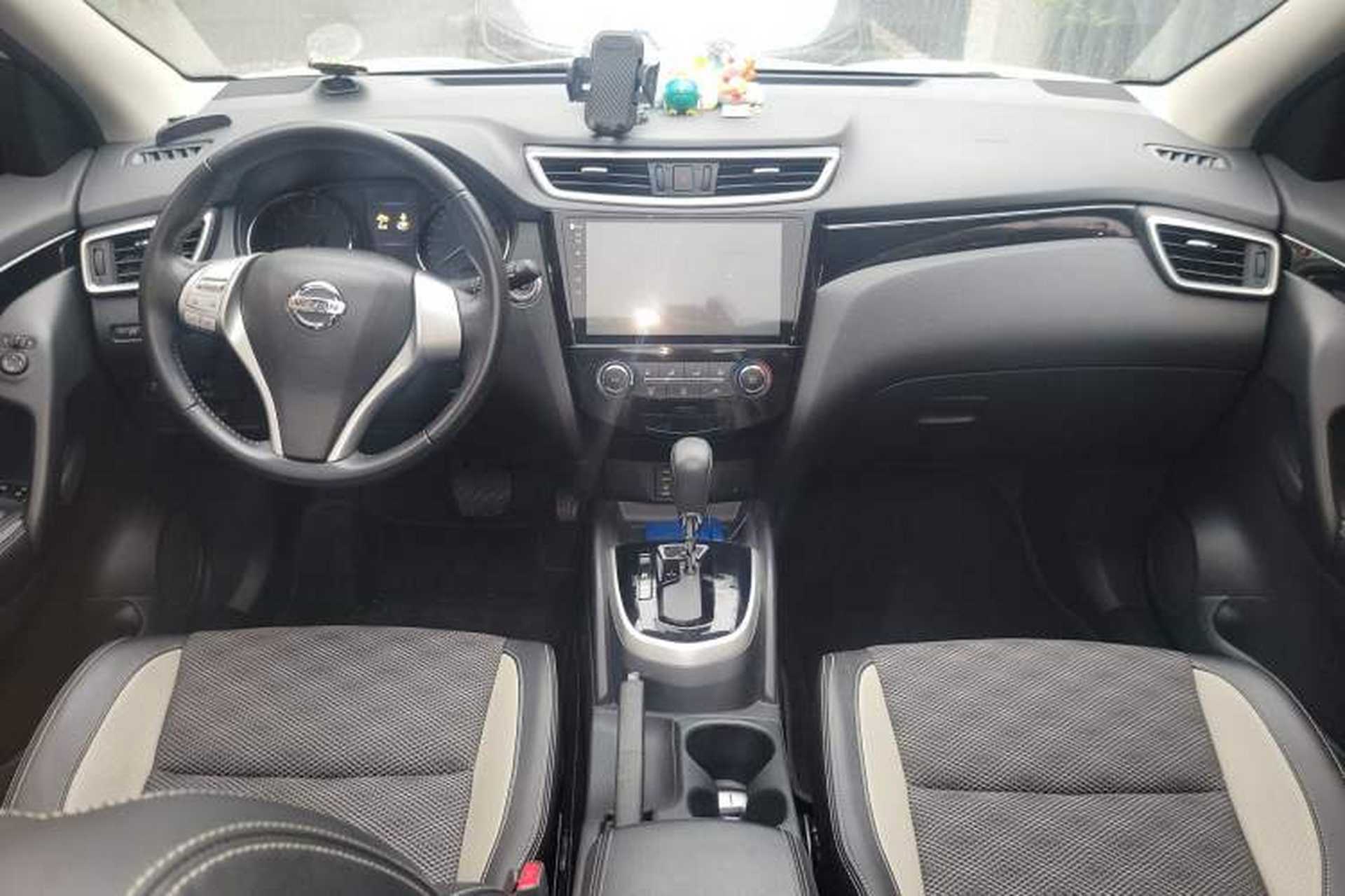 Used Nissan Qashqai 2016 2.0L CVT Luxury Edition Center Console