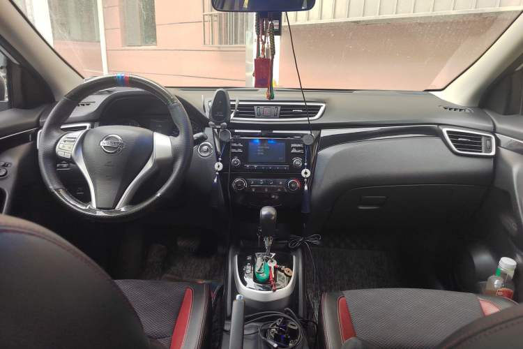 Used Nissan Qashqai 2016 2.0L CVT Luxury Edition Center Console