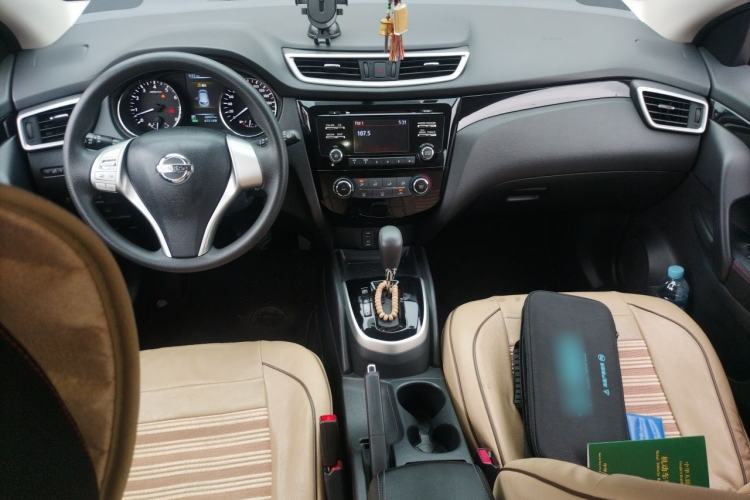 Used Nissan Qashqai 2016 2.0L CVT Elite Edition Center Console