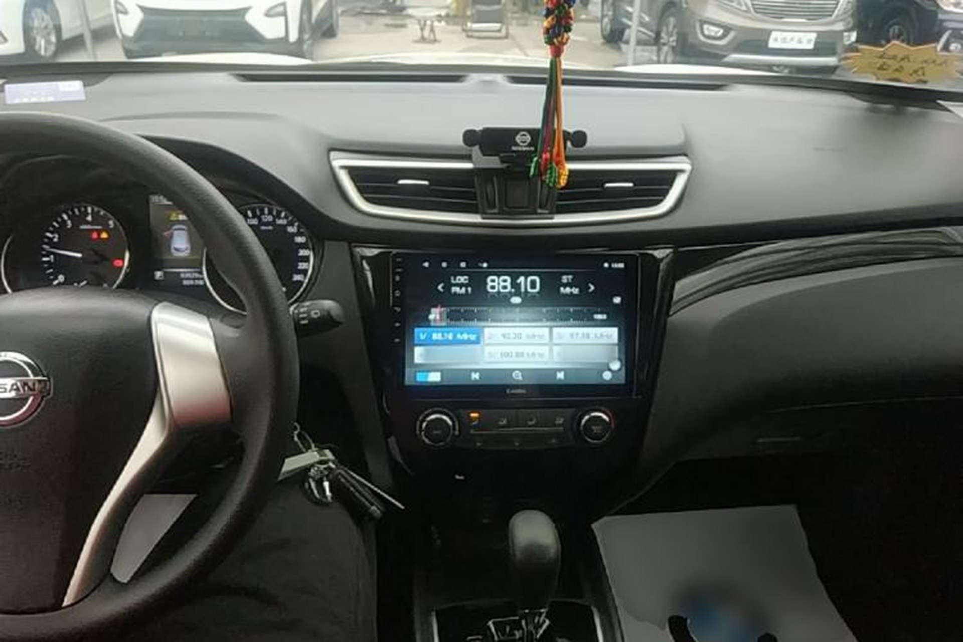 Used Nissan Qashqai 2016 2.0L CVT Elite Edition Center Console