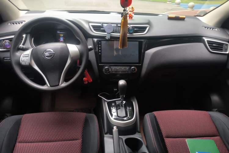 Used Nissan Qashqai 2016 2.0L CVT Elite Edition Center Console
