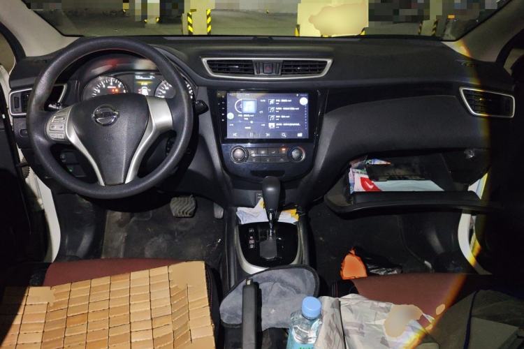 Used Nissan Qashqai 2016 2.0L CVT Elite Edition Center Console