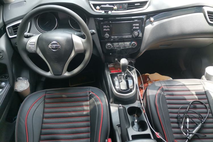 Used Nissan Qashqai 2016 2.0L CVT Elite Edition Center Console