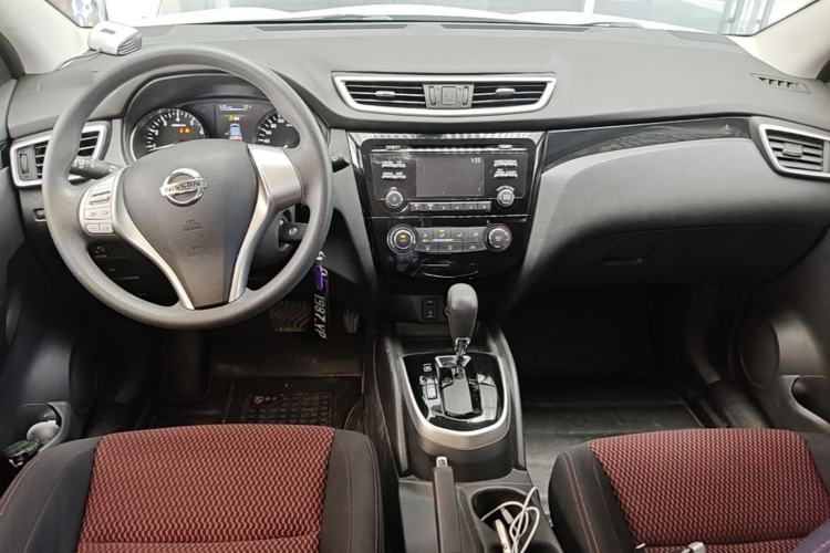 Used Nissan Qashqai 2016 2.0L CVT Elite Edition Center Console