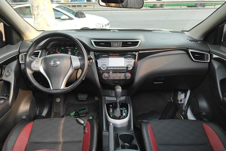 Used Nissan Qashqai 2016 2.0L CVT Luxury Edition Center Console