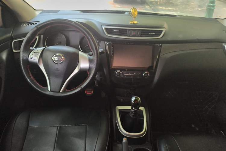 Used Nissan Qashqai 2016 1.2T Manual Fashion Edition Center Console