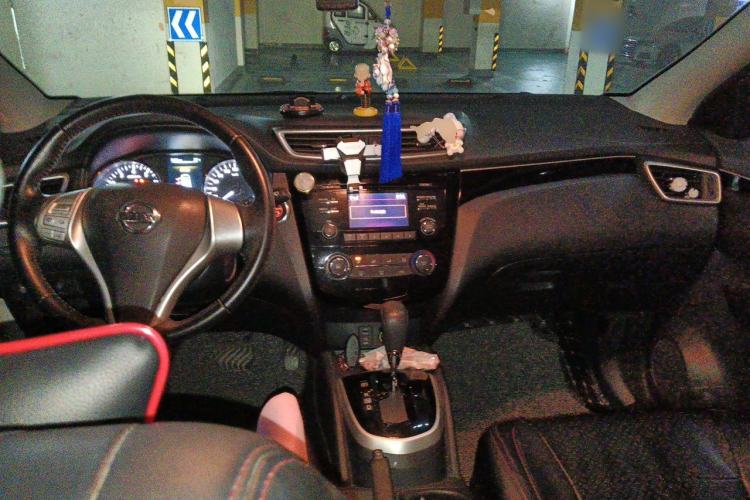 Used Nissan Qashqai 2016 2.0L CVT Luxury Edition Center Console