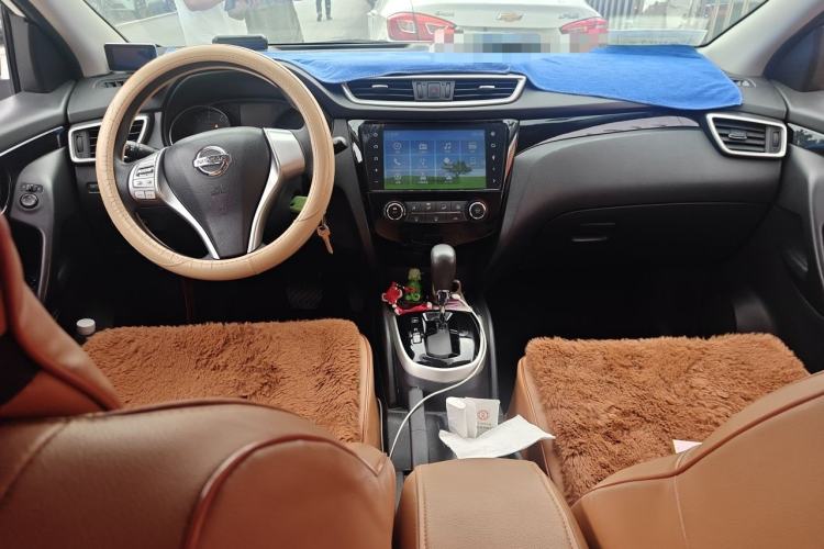 Used Nissan Qashqai 2016 2.0L CVT Elite Edition Center Console