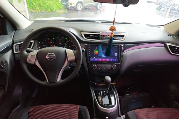 Used Nissan Qashqai 2016 2.0L CVT Elite Edition Center Console