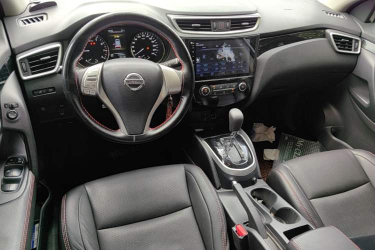 Used Nissan Qashqai 2016 2.0L CVT Elite Edition Center Console