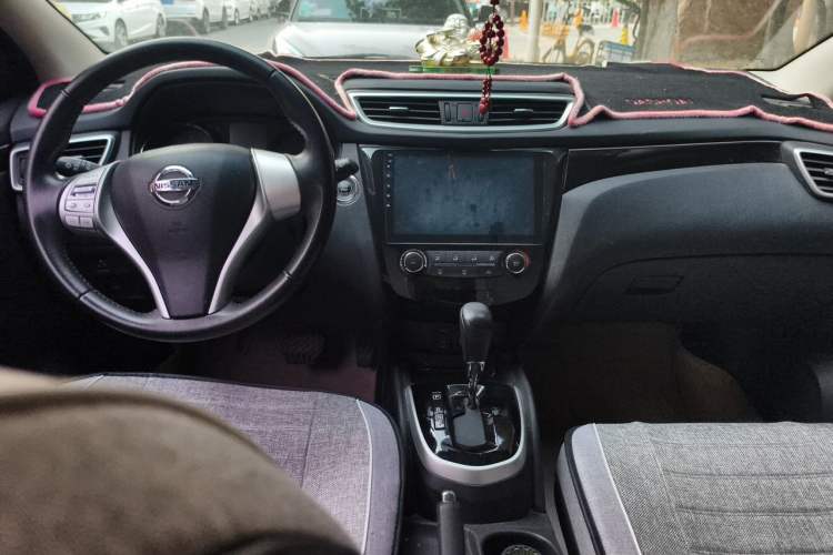 Used Nissan Qashqai 2016 2.0L CVT Luxury Edition Center Console
