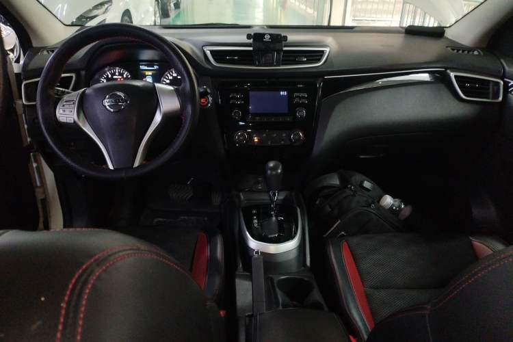 Used Nissan Qashqai 2016 2.0L CVT Luxury Edition Center Console