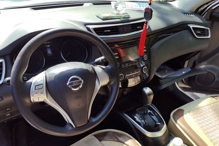 Used Nissan Qashqai 2016 2.0L CVT Elite Edition Center Console