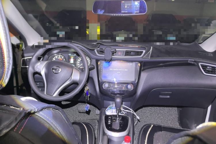 Used Nissan Qashqai 2016 2.0L CVT Elite Edition Center Console