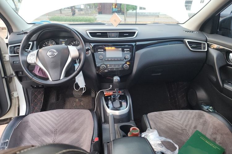 Used Nissan Qashqai 2016 2.0L CVT Luxury Edition Center Console