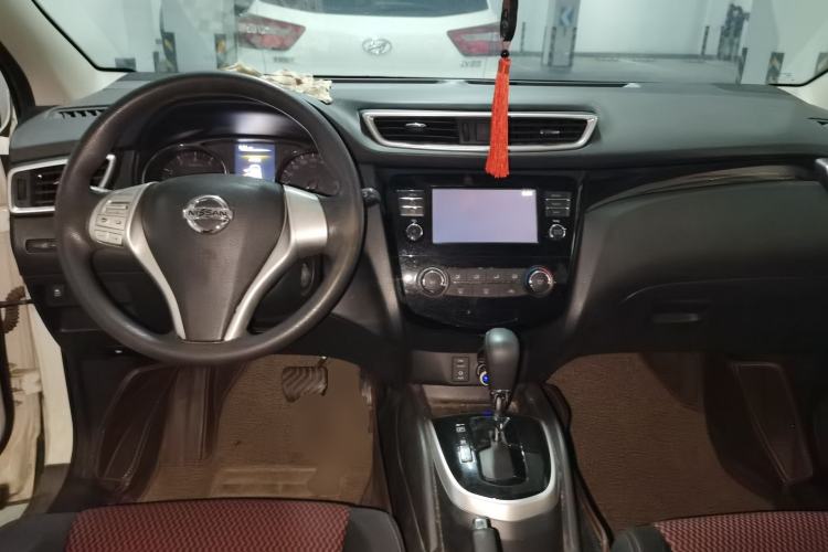 Used Nissan Qashqai 2016 2.0L CVT Elite Edition Center Console