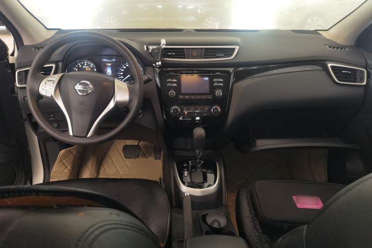 Used Nissan Qashqai 2016 2.0L CVT Elite Edition Center Console