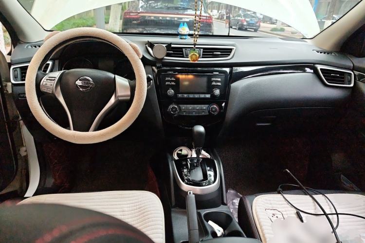 Used Nissan Qashqai 2016 2.0L CVT Luxury Edition Center Console