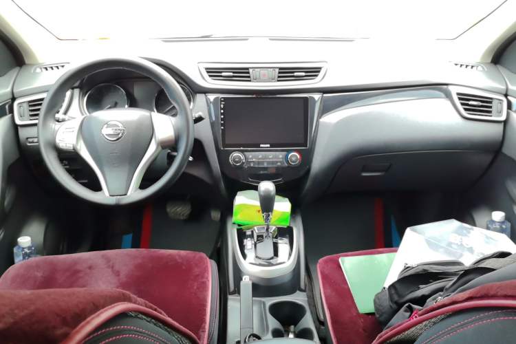 Used Nissan Qashqai 2016 2.0L CVT Elite Edition Center Console