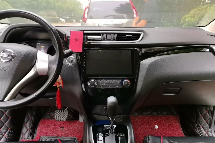 Used Nissan Qashqai 2016 2.0L CVT Luxury Edition Center Console