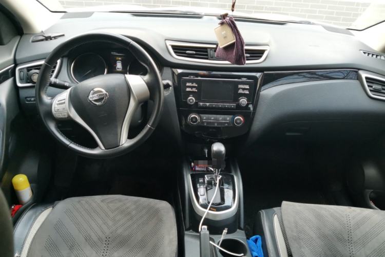 Used Nissan Qashqai 2016 2.0L CVT Luxury Edition Center Console