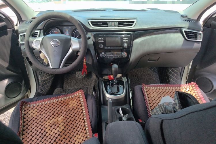 Used Nissan Qashqai 2016 2.0L CVT Elite Edition Center Console