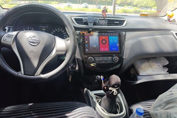 Used Nissan Qashqai 2016 1.2T Manual Fashion Edition Center Console